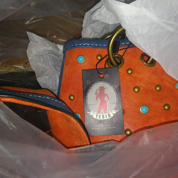 Leather hand stitched "Yesir" designer purces . - Picture 4 of 5